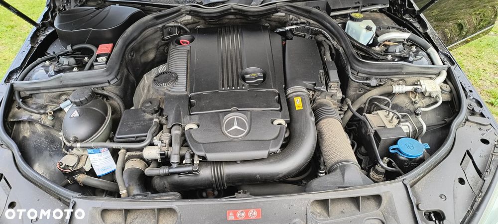 Mercedes-Benz Klasa C 180 CGI BlueEff Avantgarde - 31