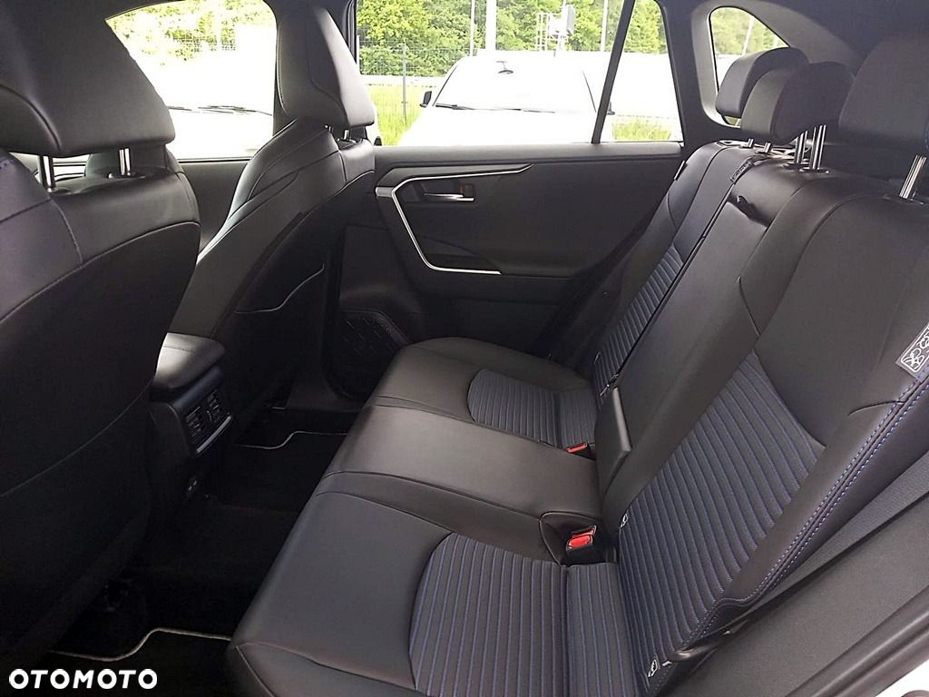 Toyota RAV4 - 10