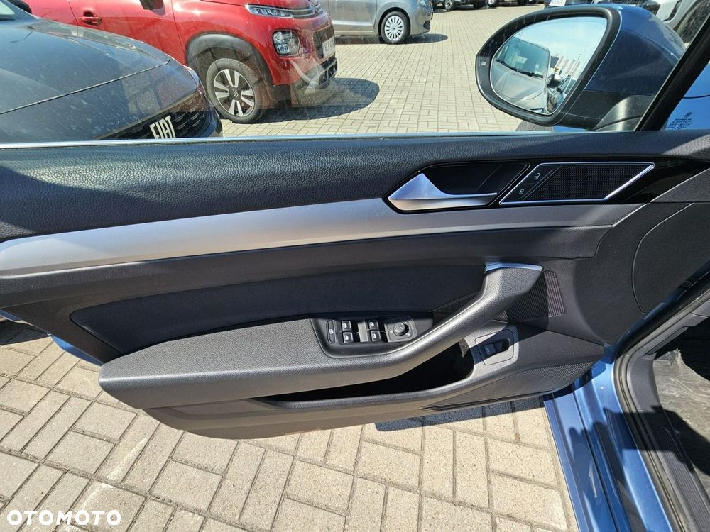 Volkswagen Passat - 26