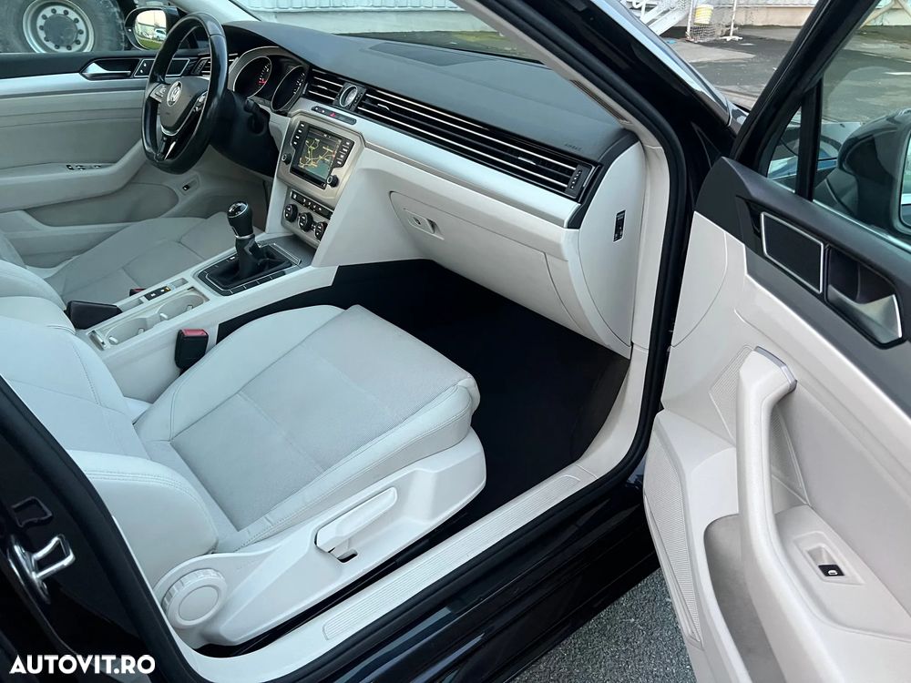 Volkswagen Passat - 37