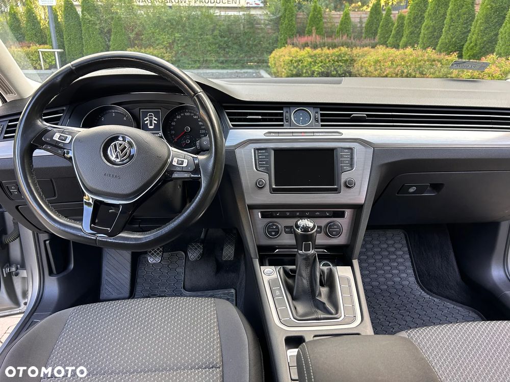 Volkswagen Passat - 10