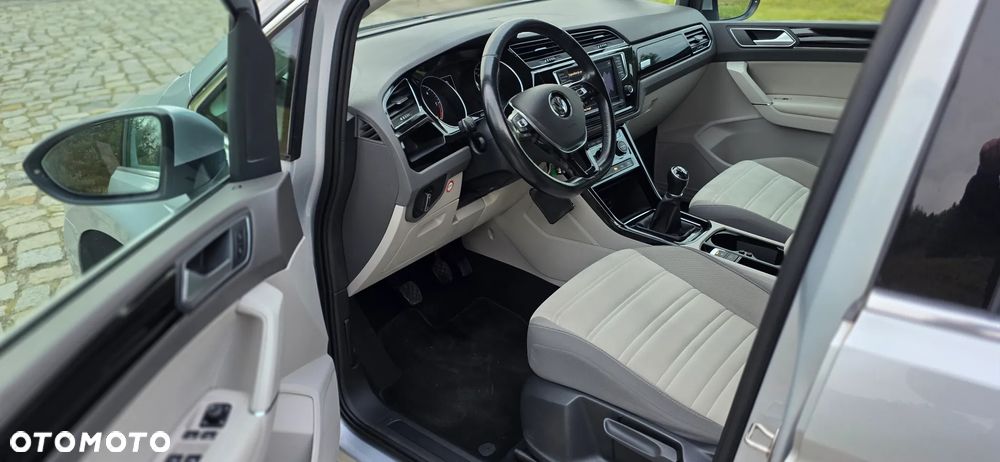 Volkswagen Touran 2.0 TDI SCR Highline - 10