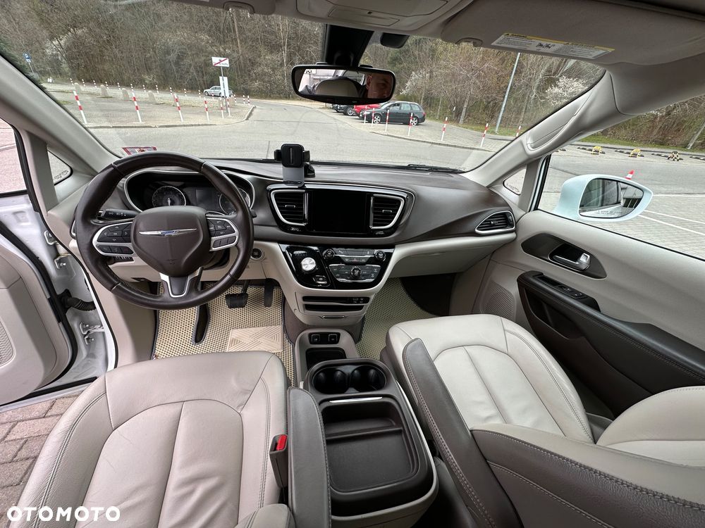 Chrysler Pacifica - 21