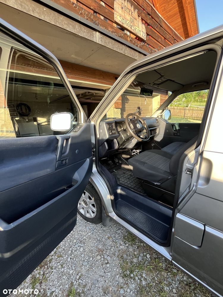 Volkswagen Caravelle - 4