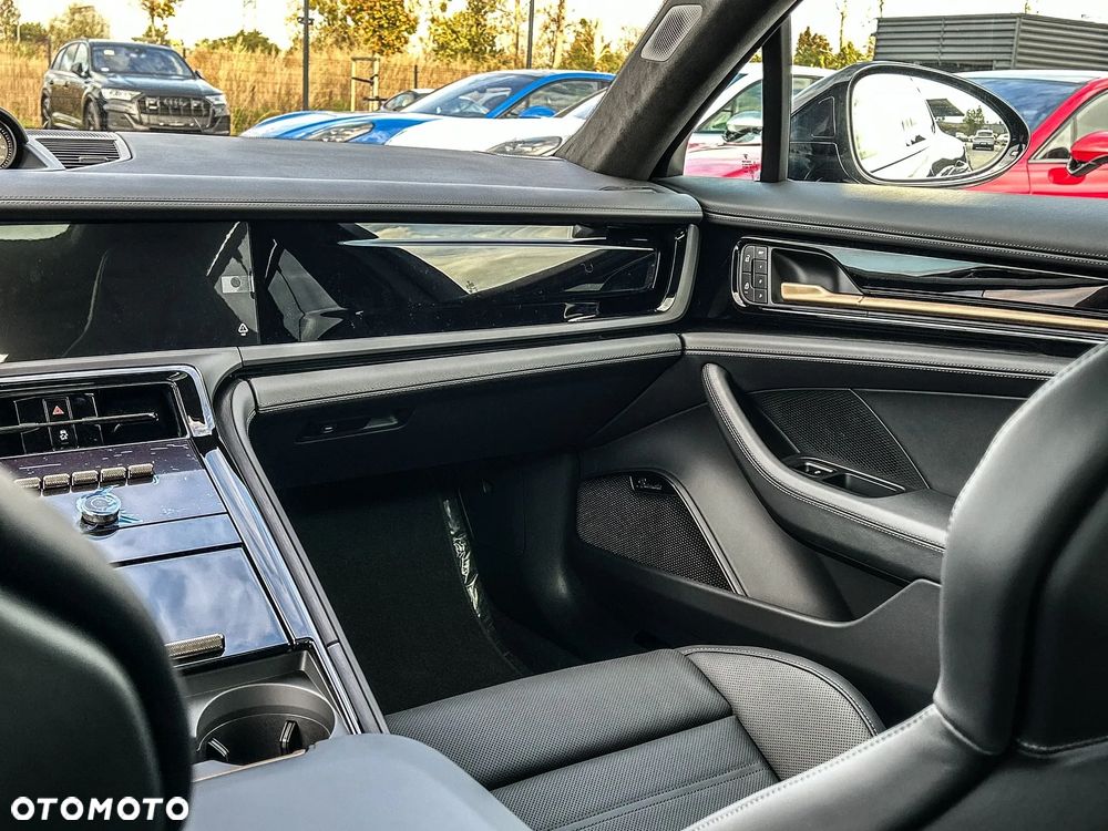 Porsche Panamera Turbo E-Hybrid PHEV - 11