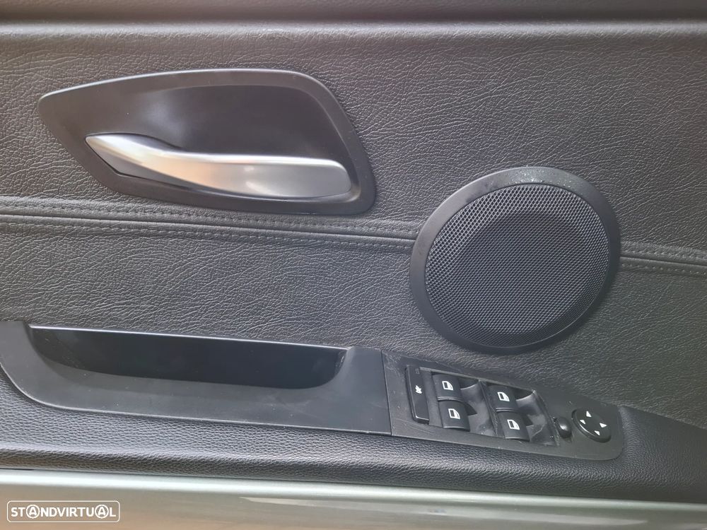 BMW 320 dA Exclusive - 17