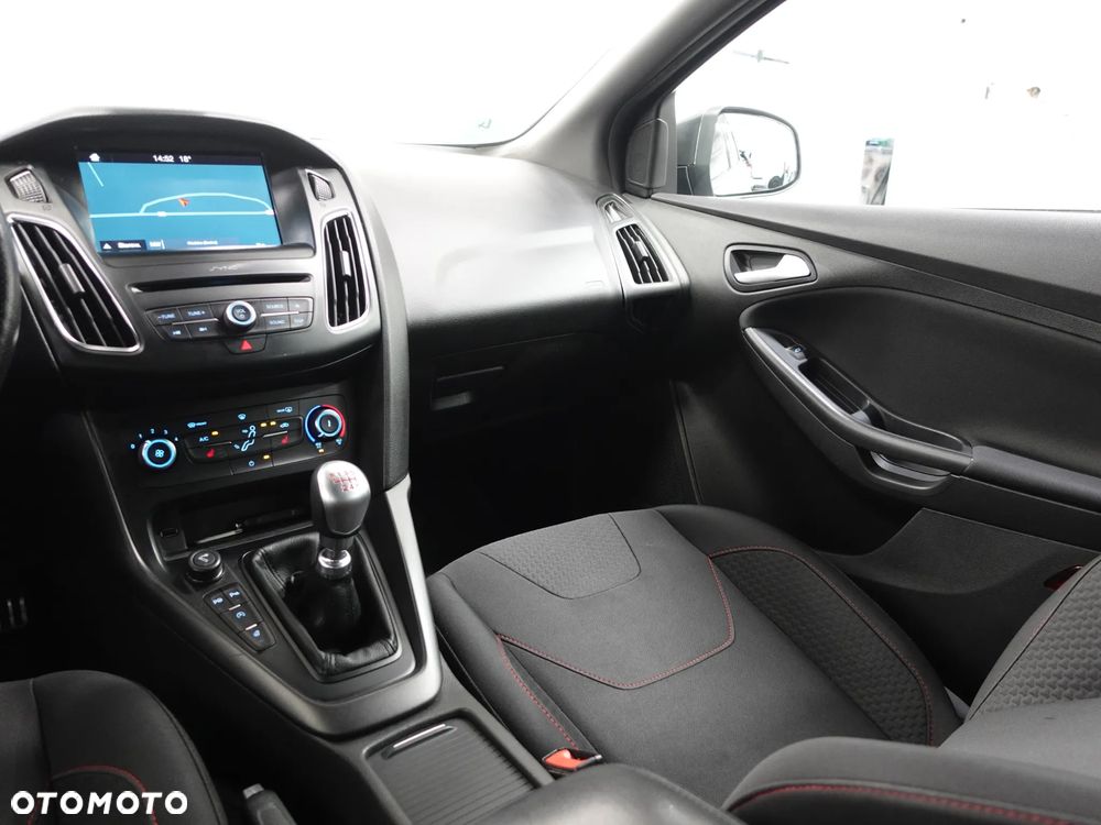 Ford Focus - 31