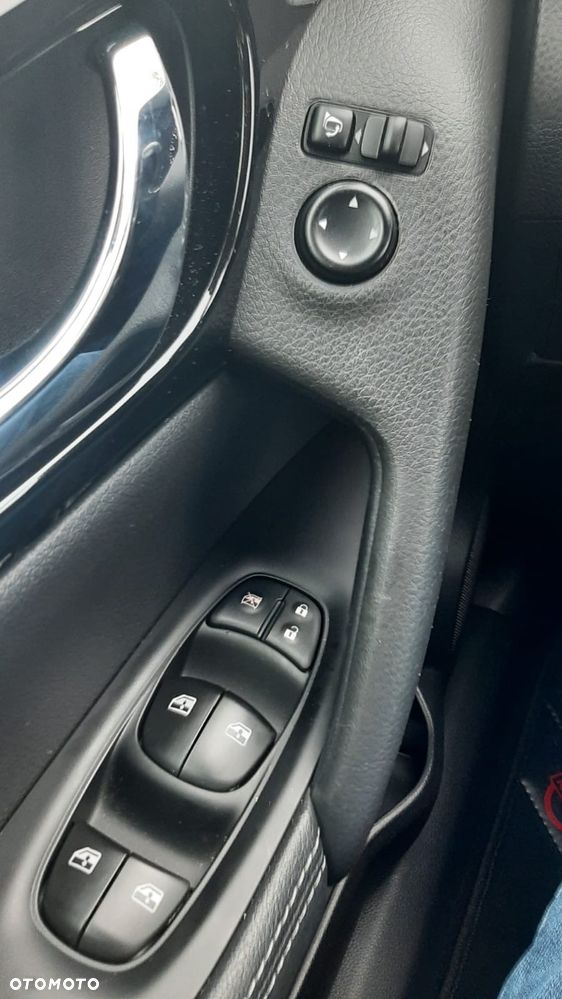 Nissan Qashqai 1.3 DIG-T TEKNA - 19