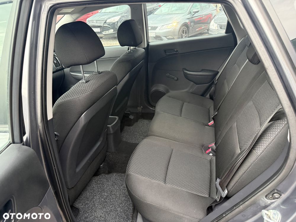 Hyundai i30 1.4 Base + - 10