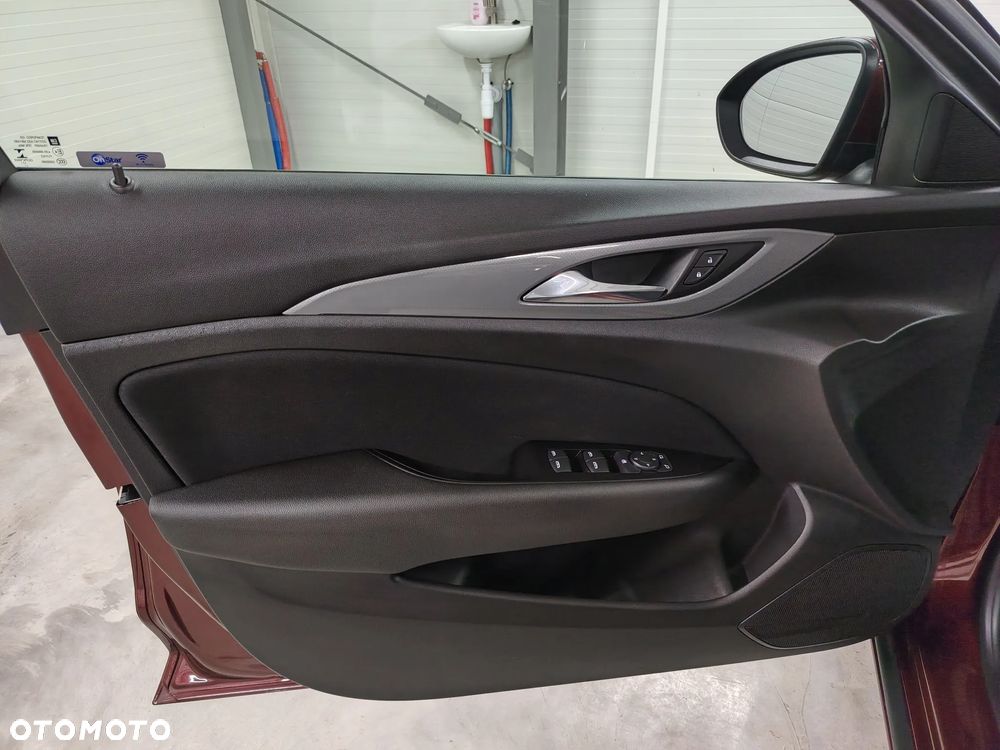 Opel Insignia 1.5 T Exclusive S&S - 20