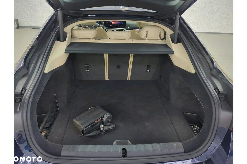 BMW i4 - 9