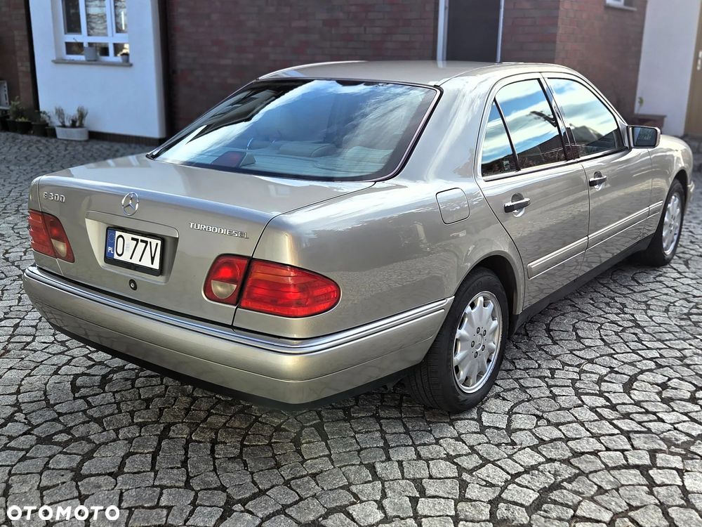 Mercedes-Benz Klasa E - 6