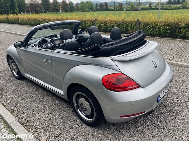 Volkswagen New Beetle - 25
