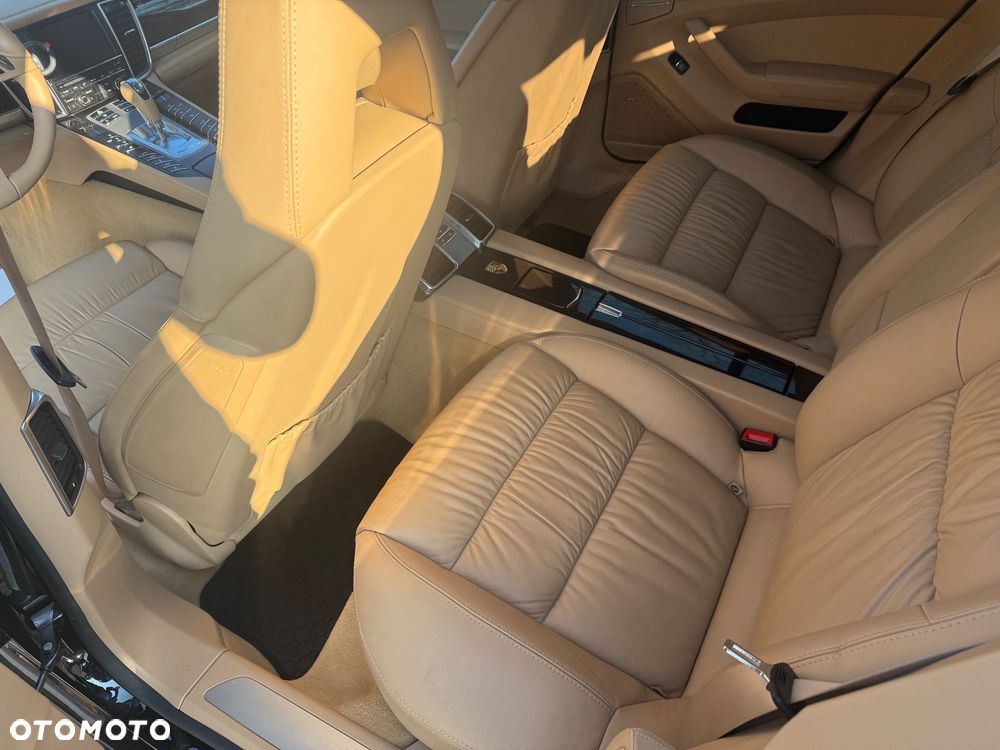 Porsche Panamera 4 PDK - 16