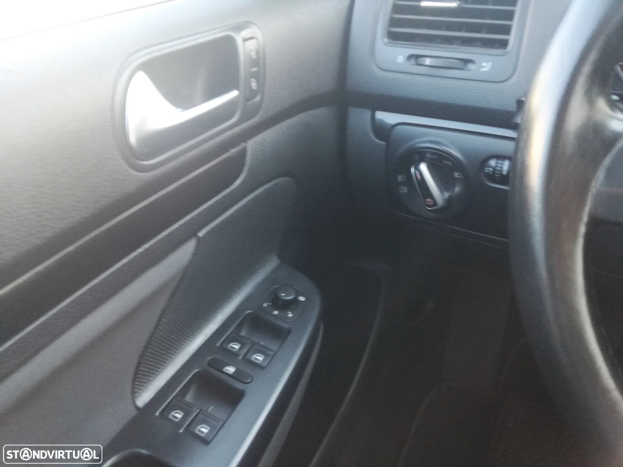 VW Jetta 1.6 TDi Confortline - 17