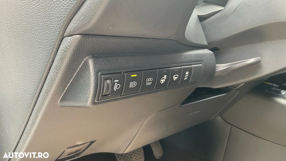 Toyota Corolla 1.8 HSD Dynamic - 35