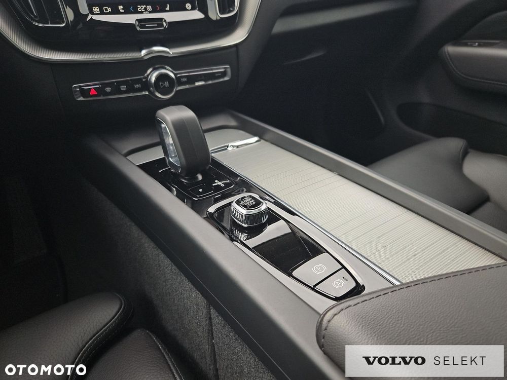 Volvo XC 60 T6 AWD Plug-in Hybrid Plus Dark - 23