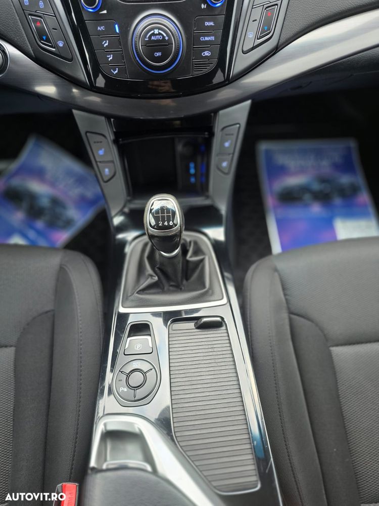 Hyundai i40 i40cw 1.7 CRDi Fifa World Cup Edition - 31