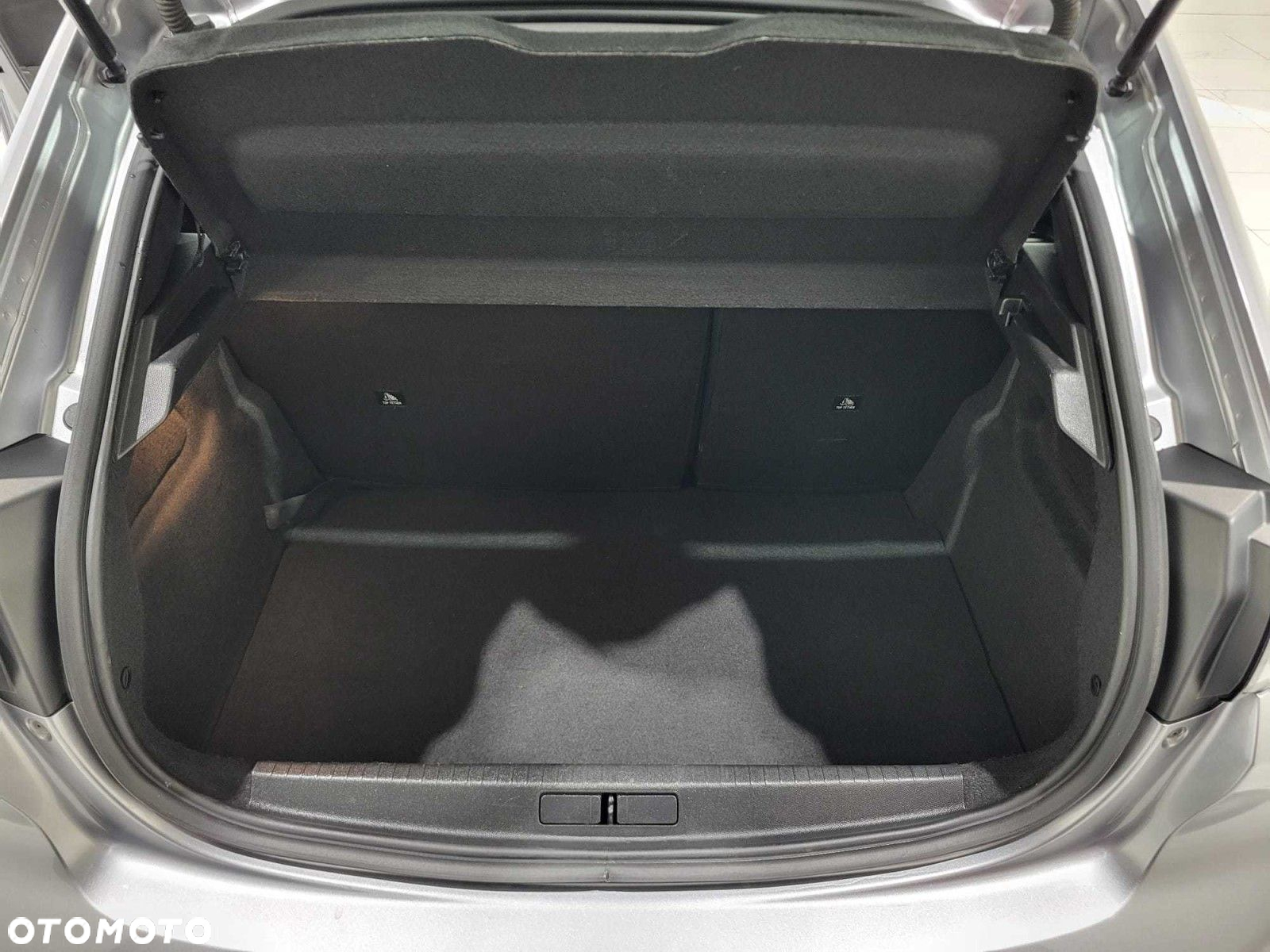Peugeot 208 - 25