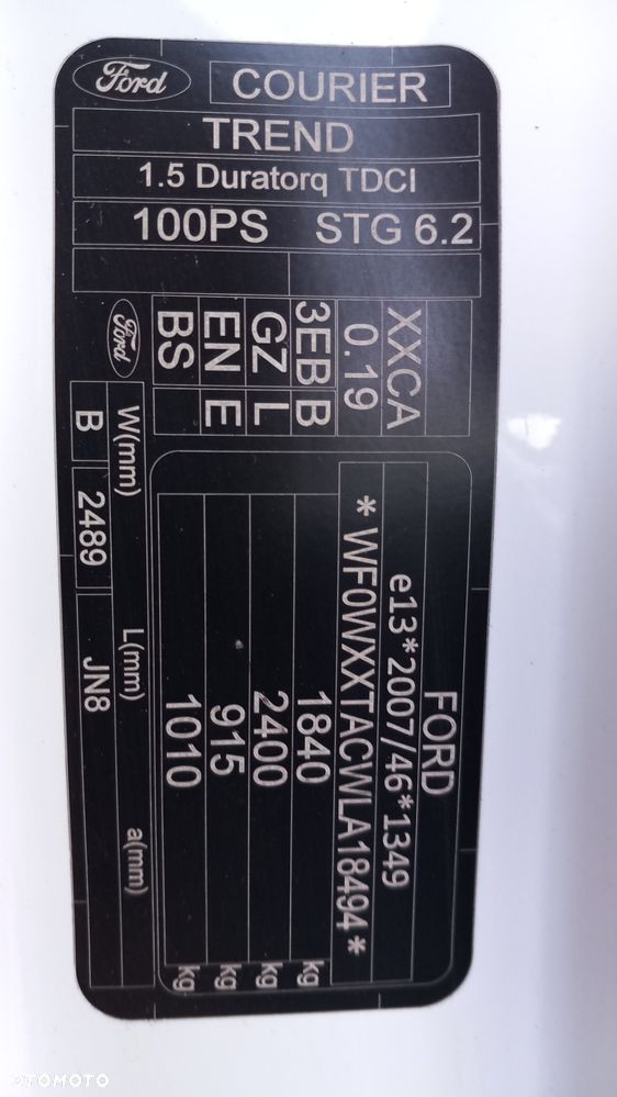 Ford Transit Courier - 19