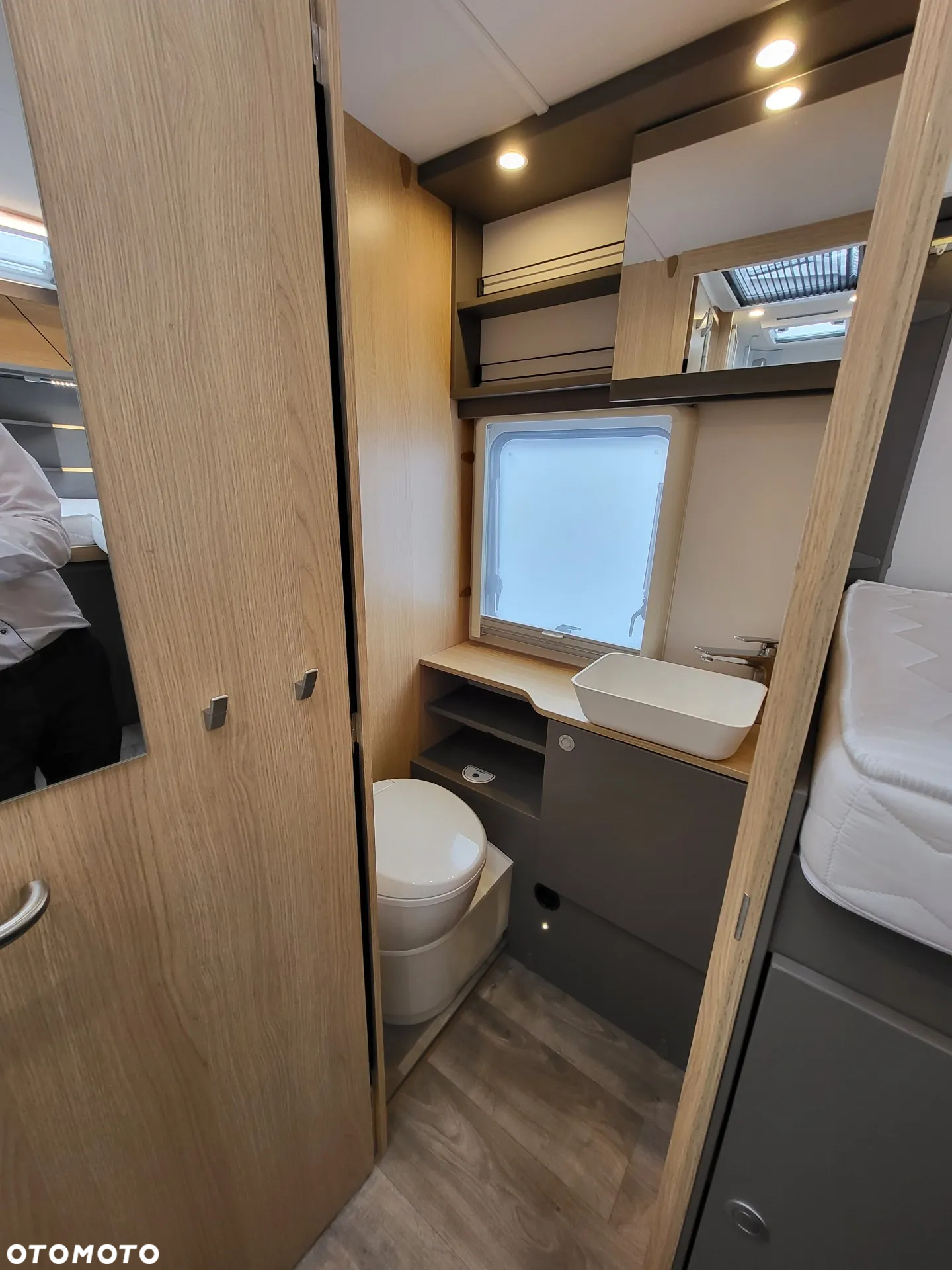LMC Tourer Lift H730G - Kampery 4-osobowy - 29