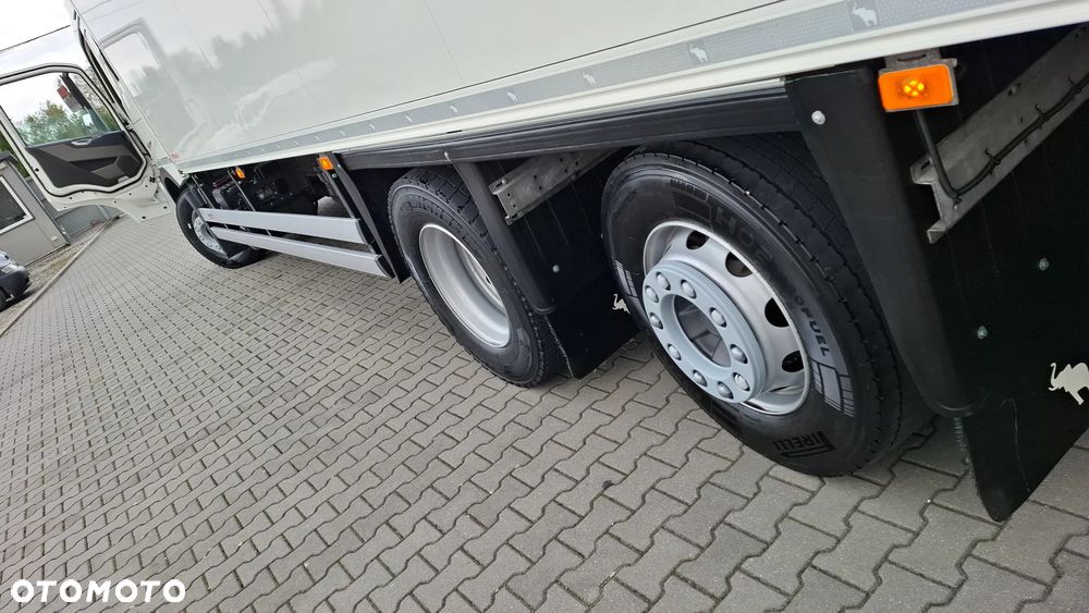 Volvo FM 380 EURO 6 / CHŁODNIA 21 PALET / WINDA / OŚ SKRĘTNA / SALON PL - 25