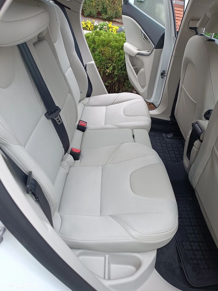 Volvo V40 D3 Momentum - 11