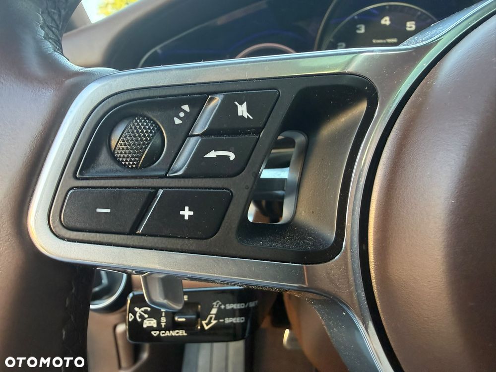 Porsche Panamera 4S - 25