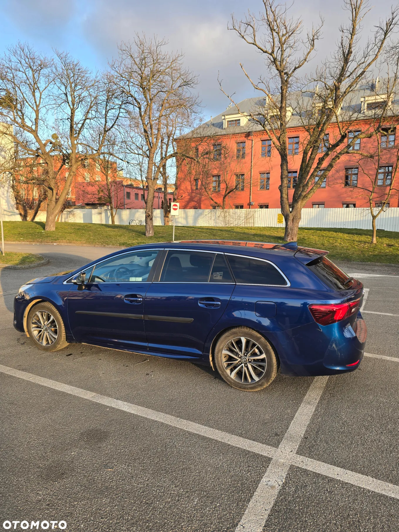 Toyota Avensis 1.8 Premium - 2