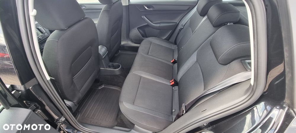 Skoda RAPID 1.6 TDI DSG Ambition - 14