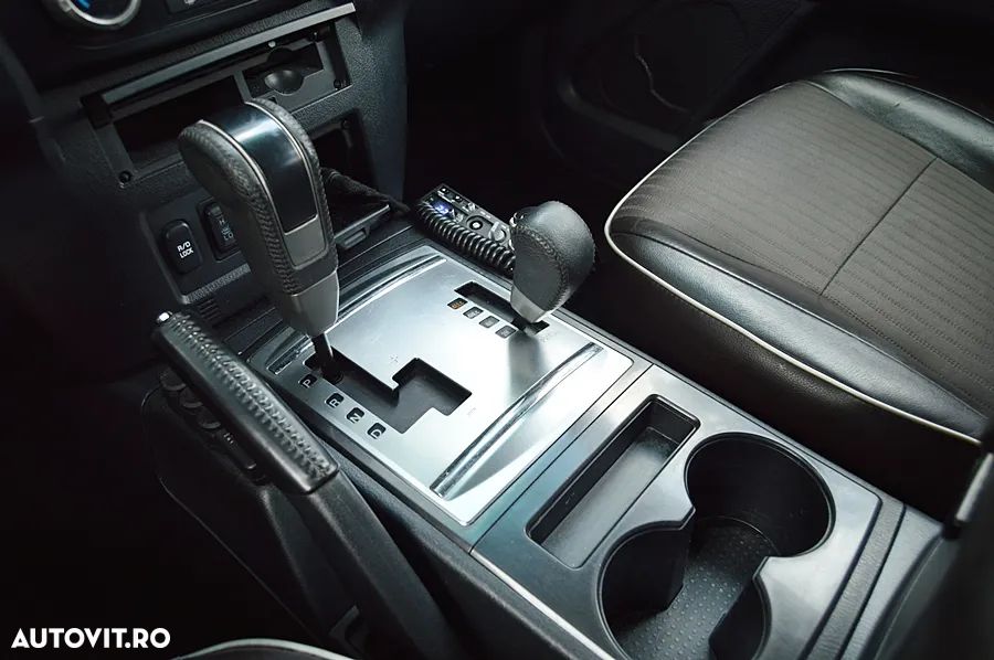 Mitsubishi Pajero - 30