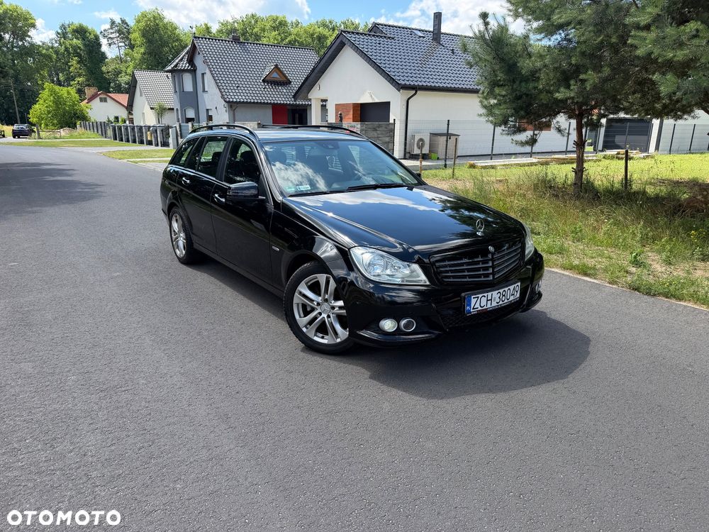 Mercedes-Benz Klasa C 200 CGI BlueEff Elegance - 2