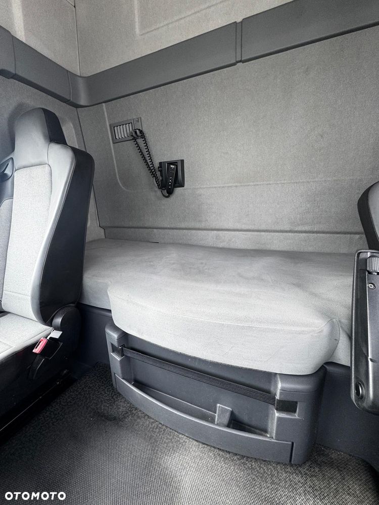 Renault T460 Sleeper Cab - 8