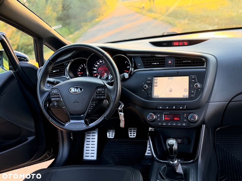 Kia Ceed 1.6 CRDi 136 ISG GT Line - 10