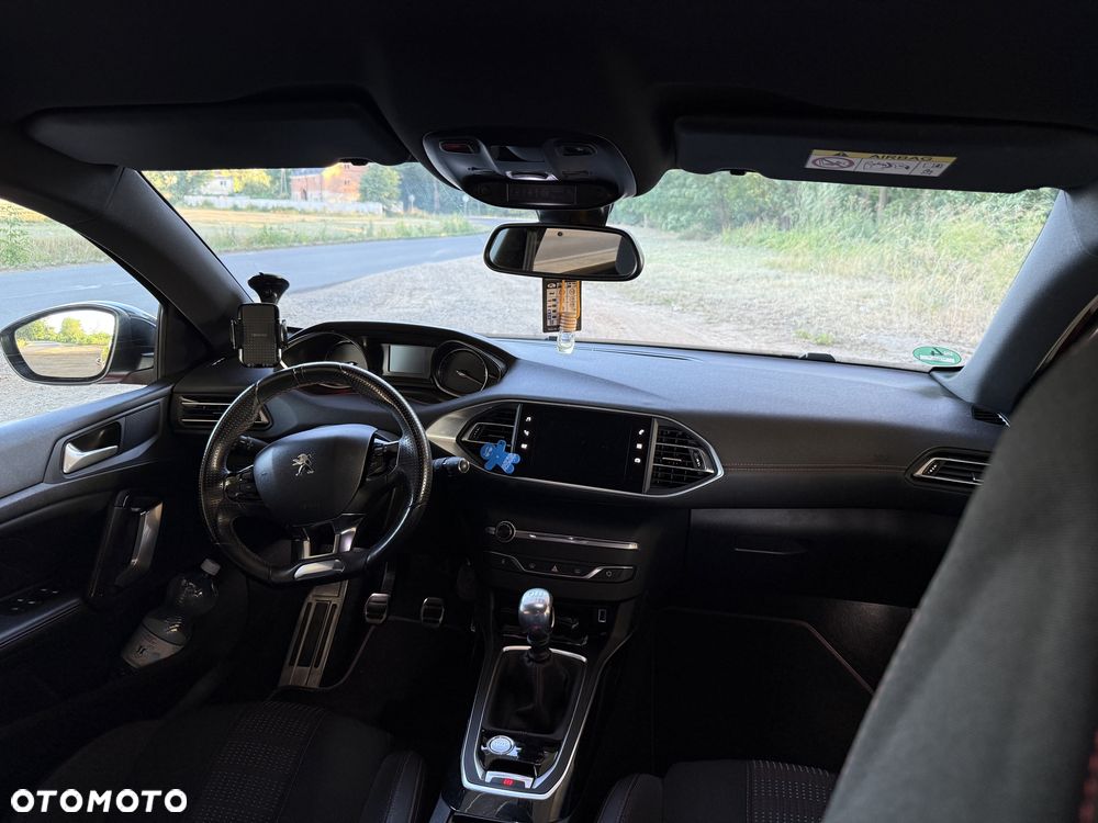 Peugeot 308 - 8