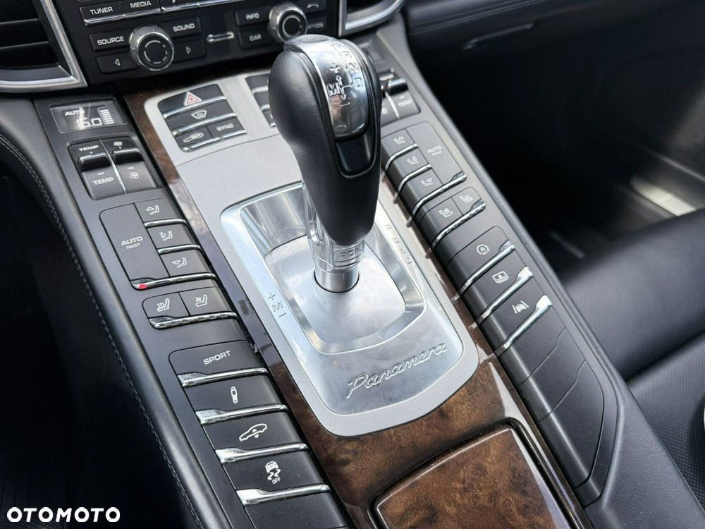 Porsche Panamera Turbo Executive - 34