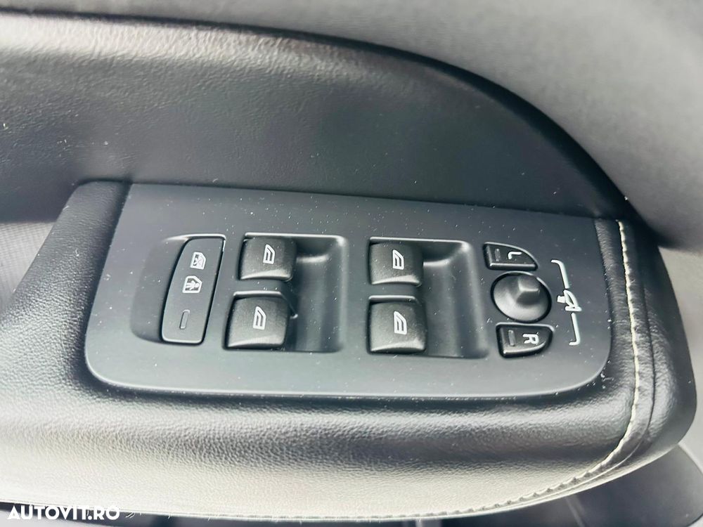 Volvo XC 60 D3 R-Design - 12