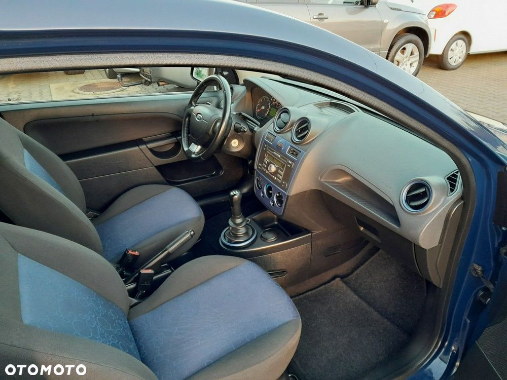 Ford Fiesta 1.3 Ambiente - 11