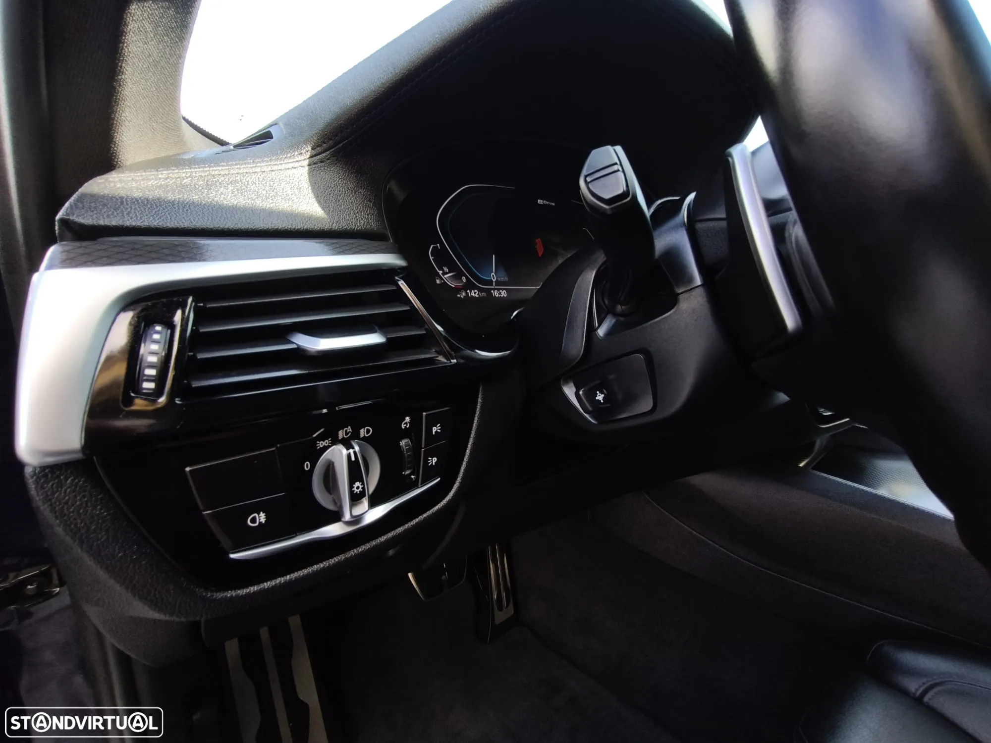 BMW 545 e xDrive Pack M - 20