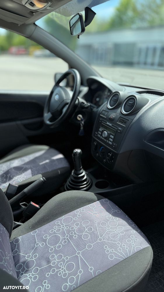 Ford Fiesta 1.3i Comfort - 8