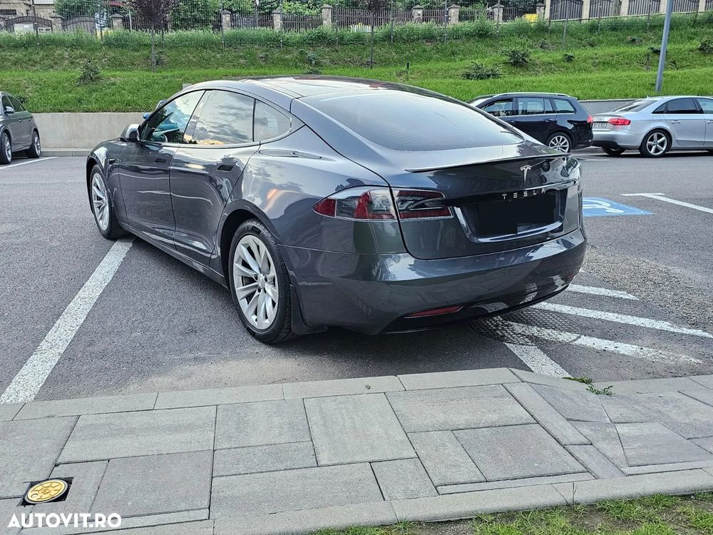 Tesla Model S - 6