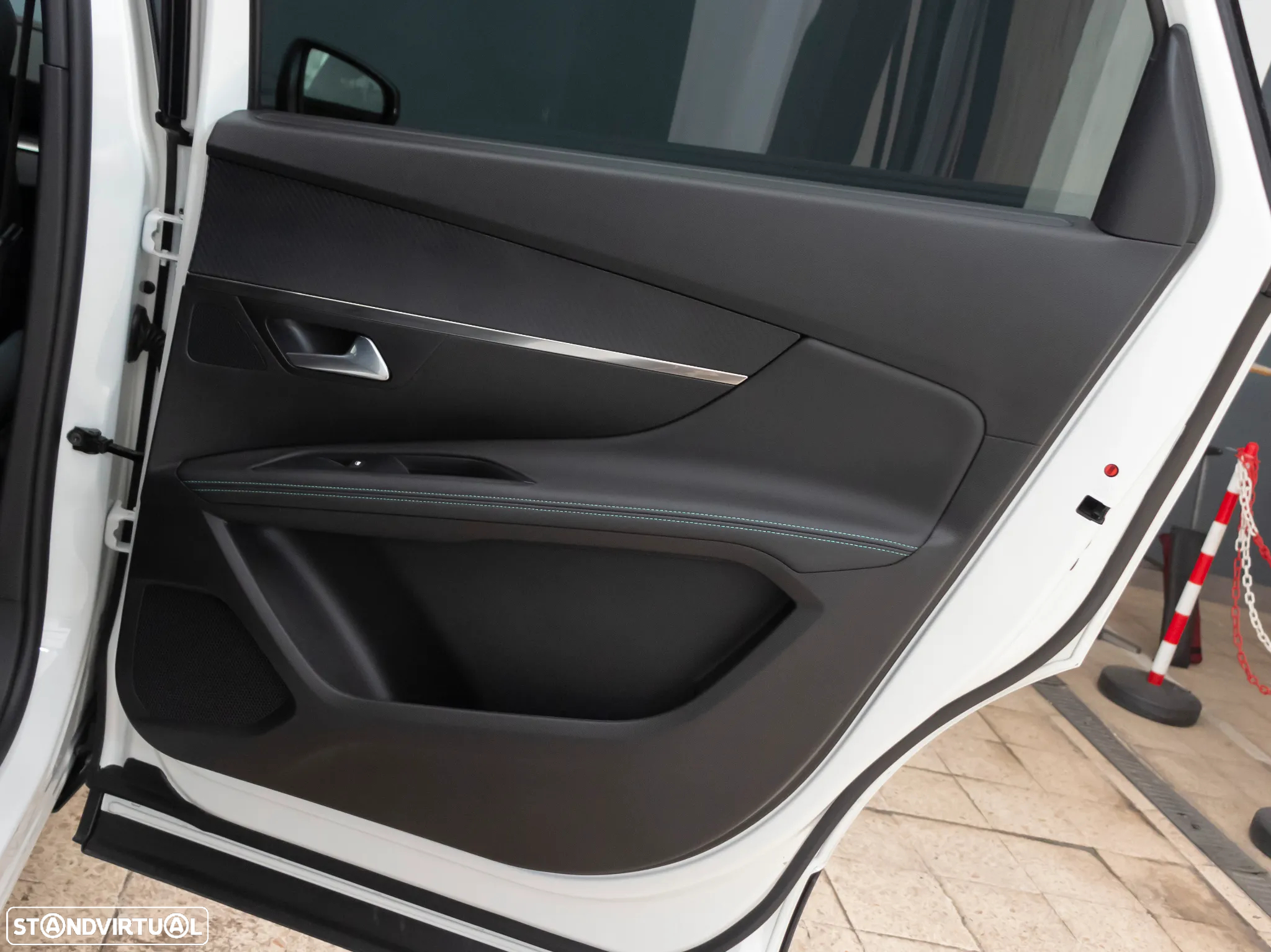 Peugeot 5008 1.2 PureTech Allure EAT8 - 10