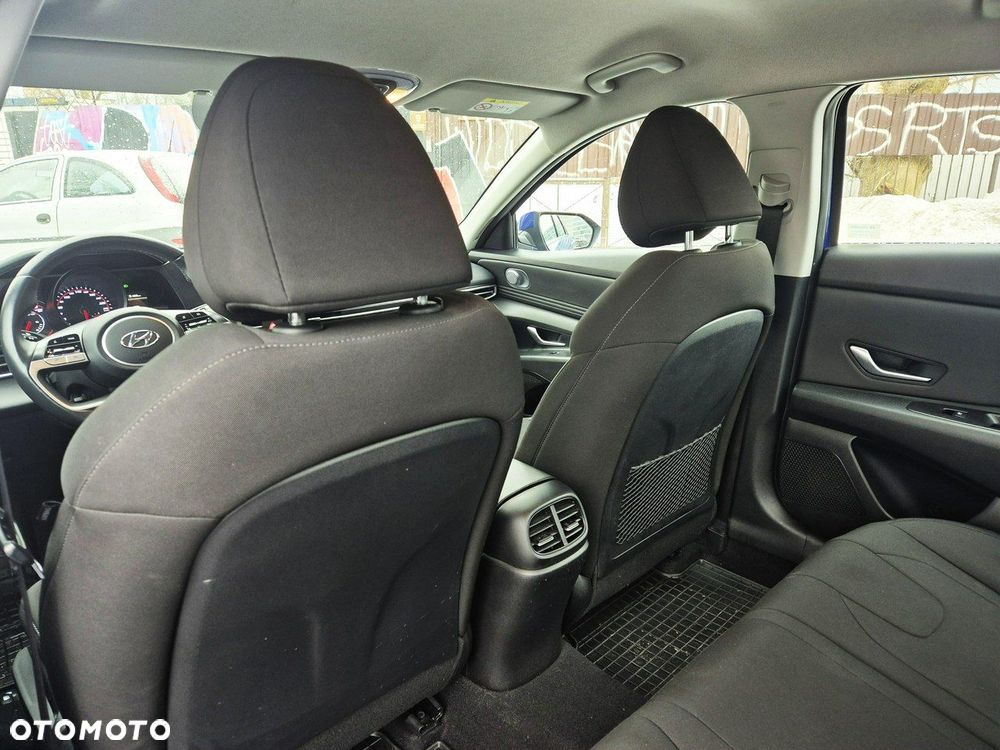 Hyundai Elantra - 13