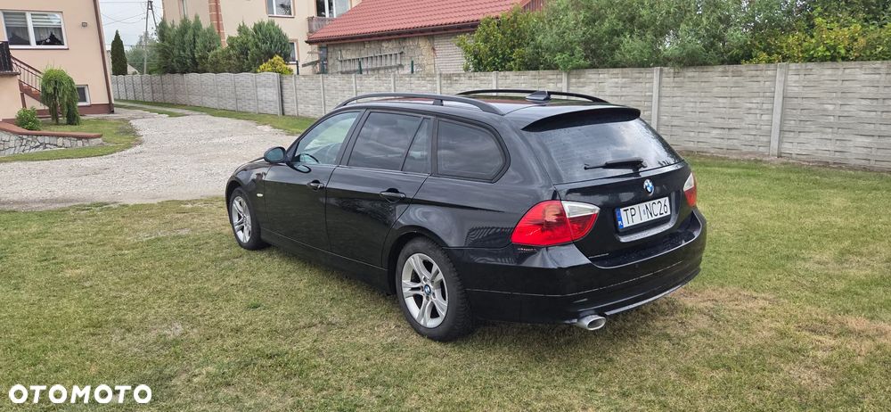 BMW 318D 2008 photo 2