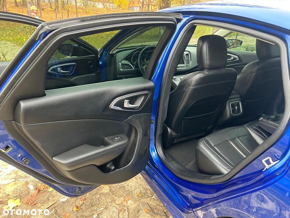 Chrysler 200 - 19