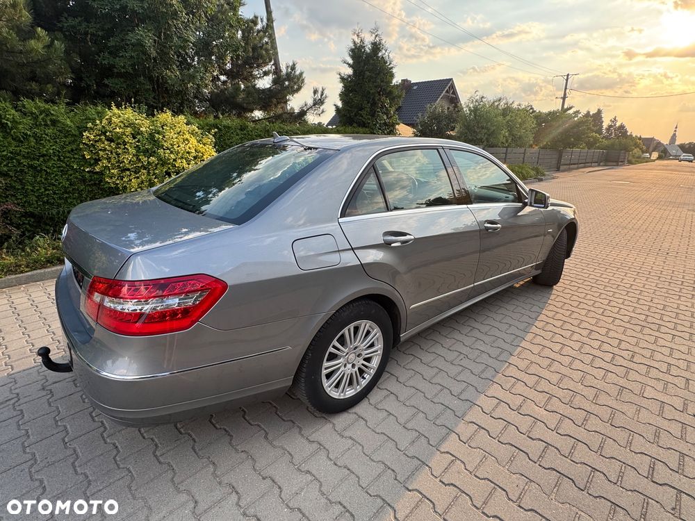 Mercedes-Benz Klasa E 250 CGI BlueEFFICIENCY Automatik Elegance - 4