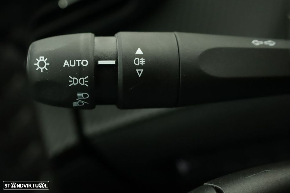 Peugeot e-2008 54 kWh Allure - 17