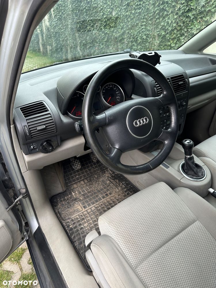 Audi A2 1.6 - 17