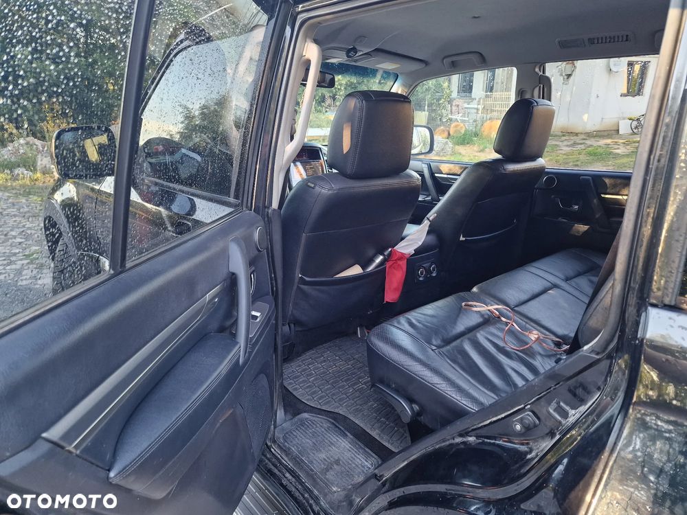 Mitsubishi Pajero - 24
