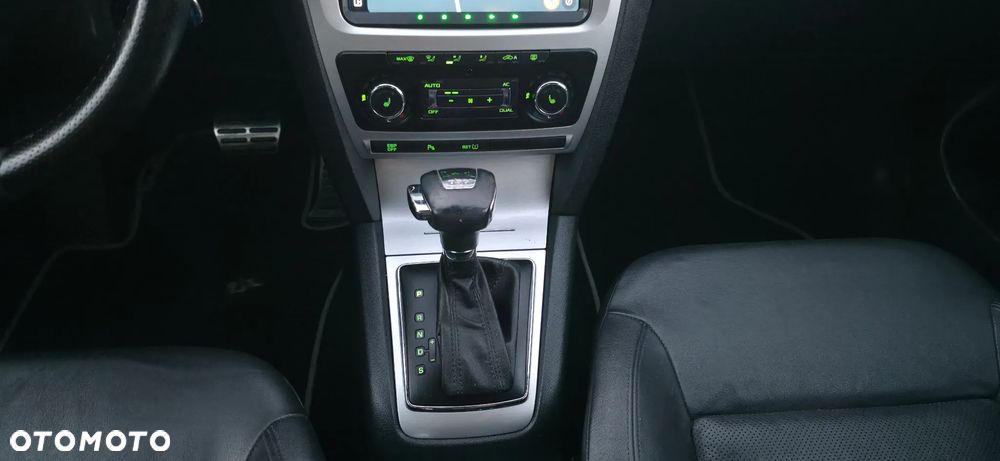 Skoda Octavia 2.0 TDI DPF DSG RS - 19